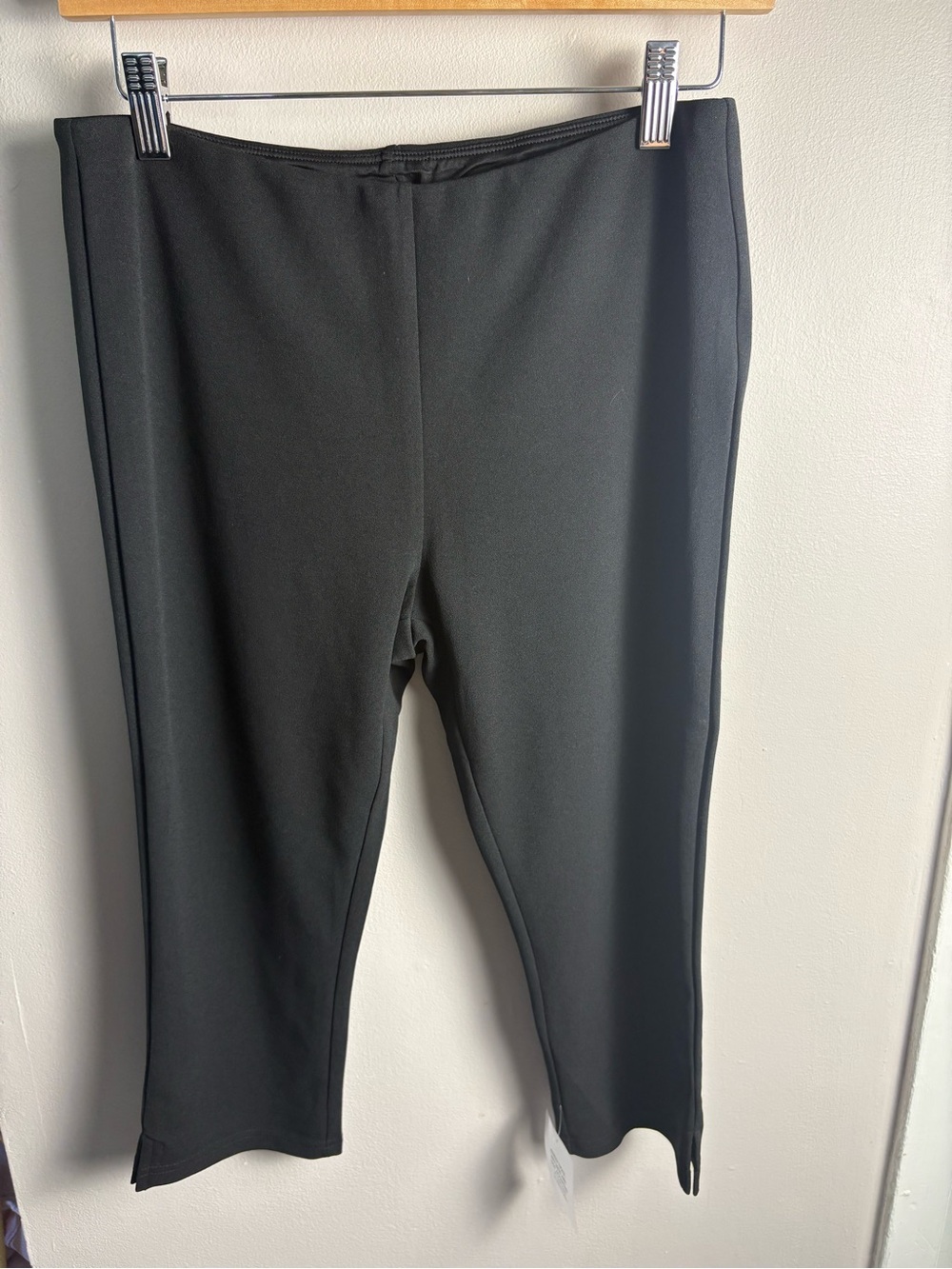 More to Come from Revolve NWT Women's Black Pull-On Capris Small